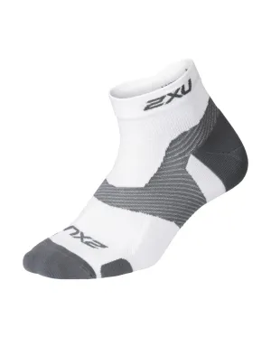 2XU Vectr Light Cushion 1/4 Crew Unisex Running Socks (White/Grey)
