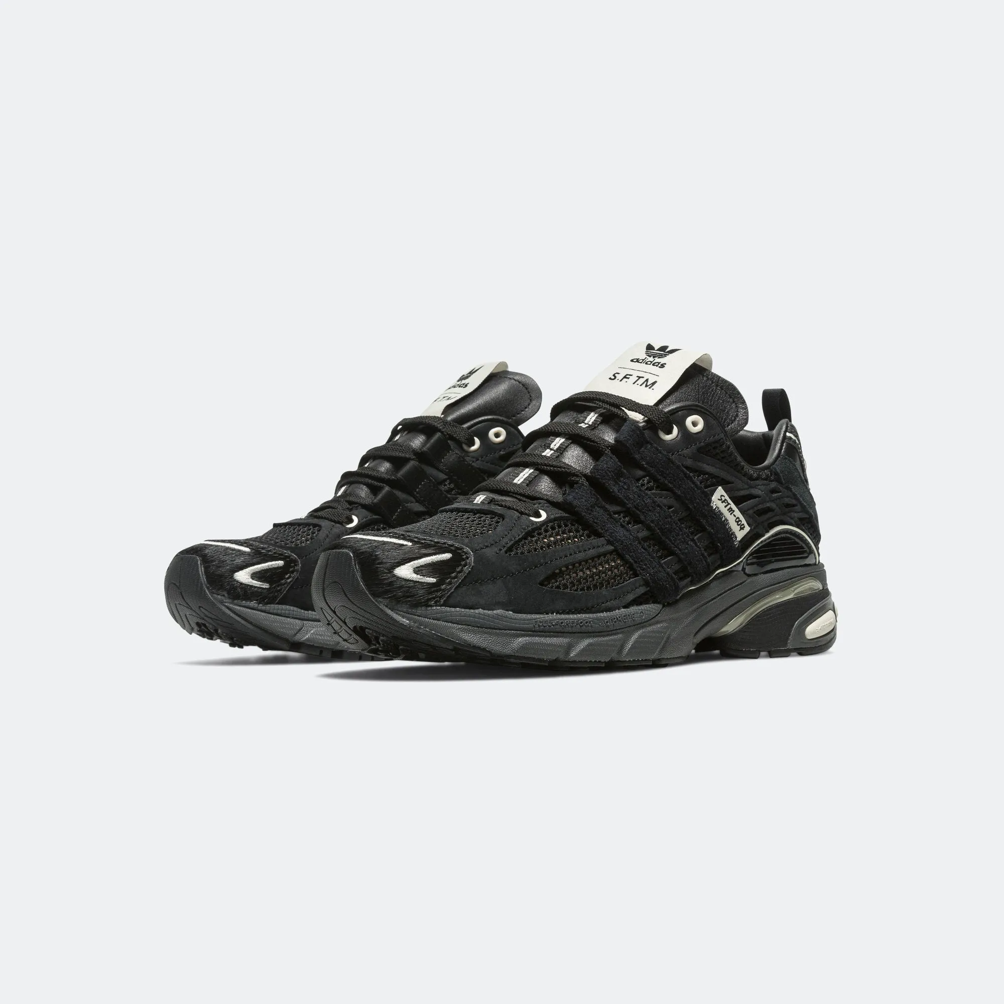 Adistar Cushion x SFTM - Core Black/Cream White