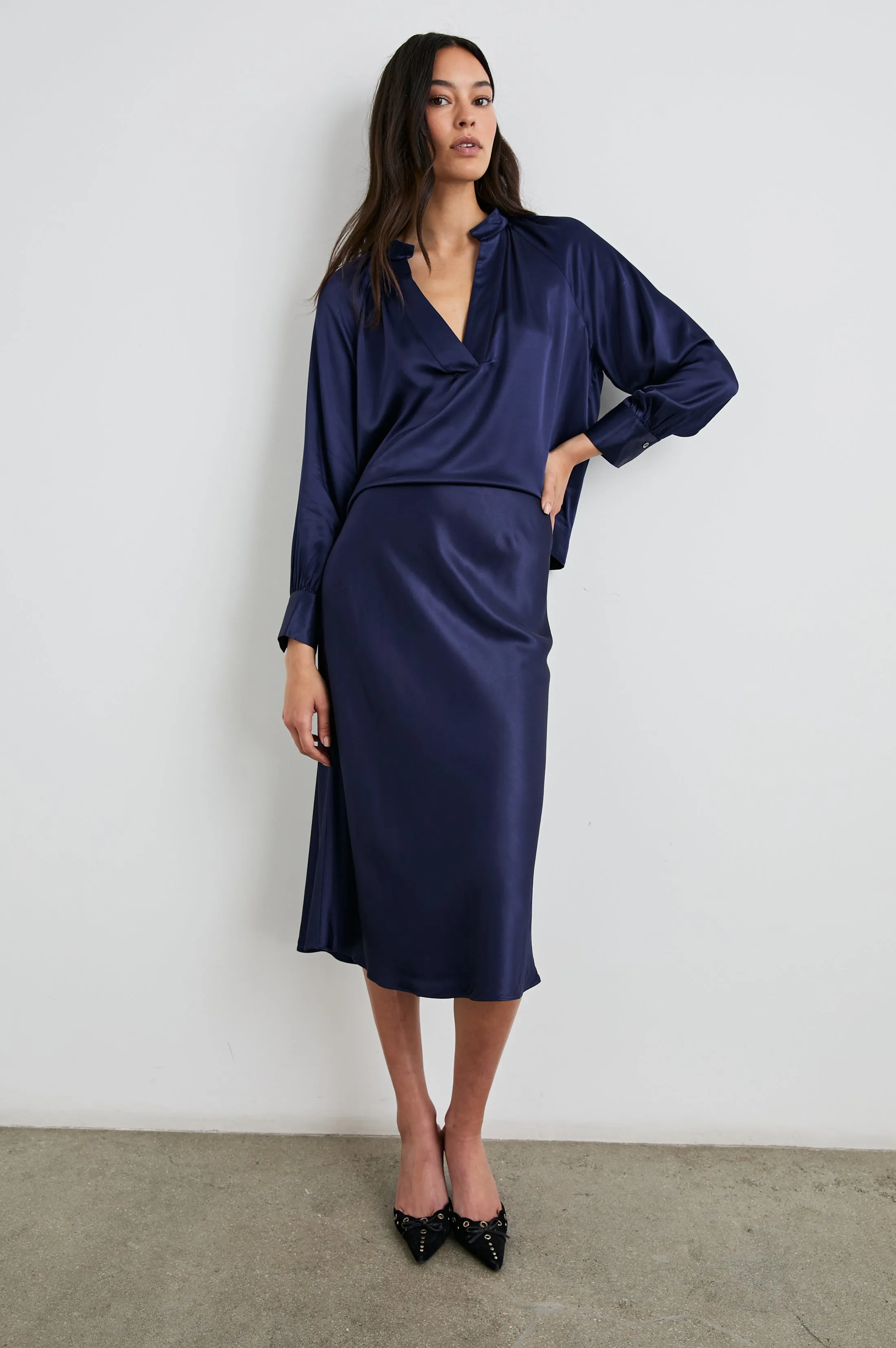 ANYA SKIRT - NAVY Rails
