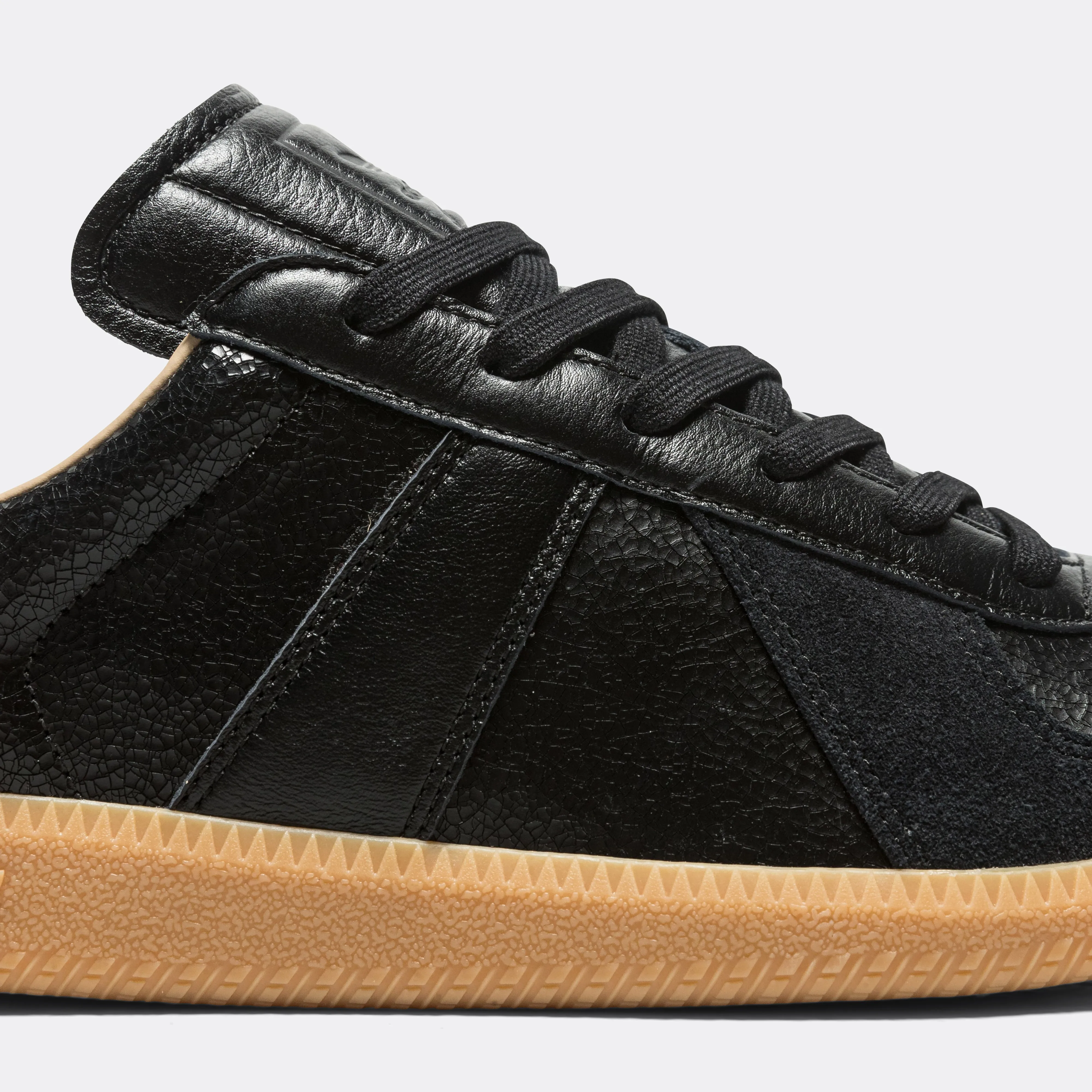BW Army Lux - Core Black/Gum