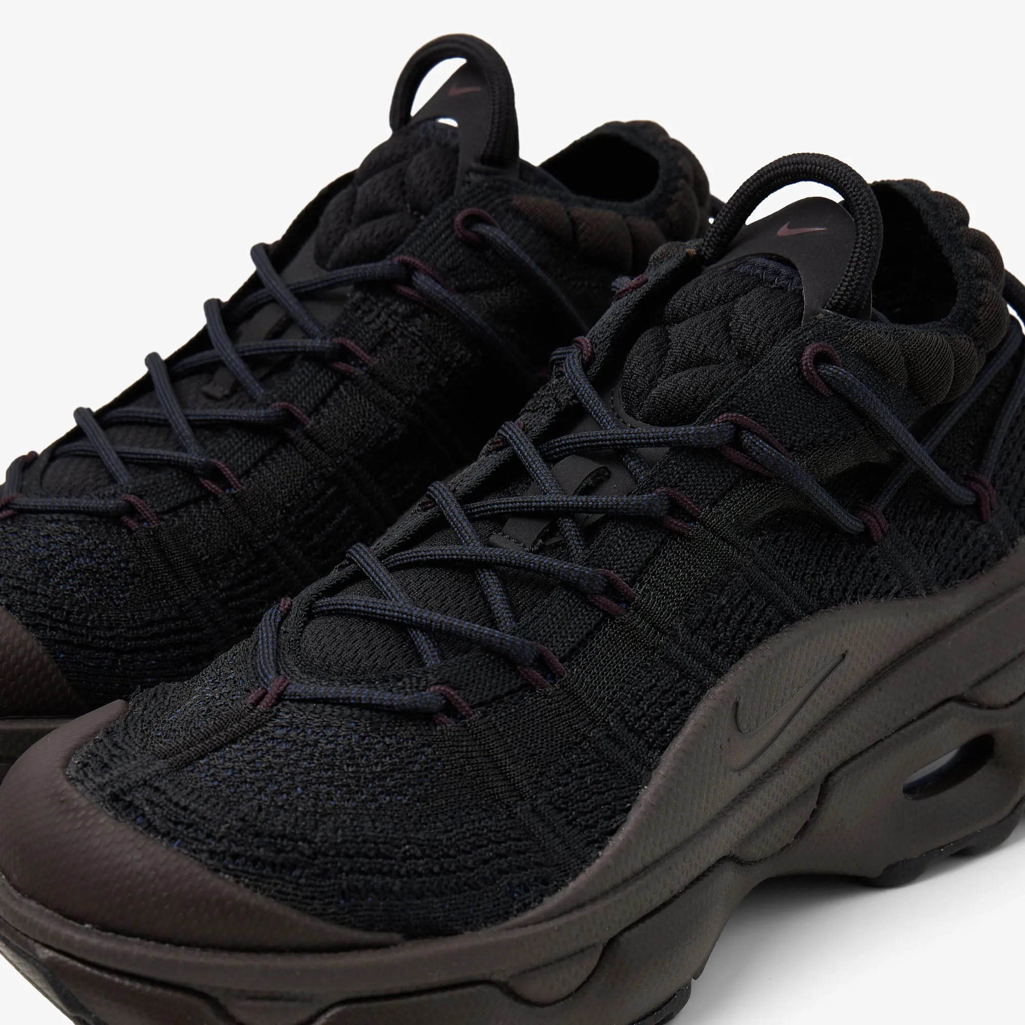 Nike Women's Air Max Flyknit Venture Black / Cacao Wow - Velvet Brown