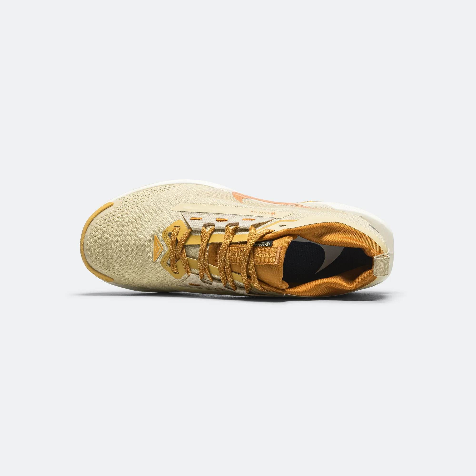 React Pegasus Trail 5 GTX - Team Gold/Desert Ochre-Wheat Gold
