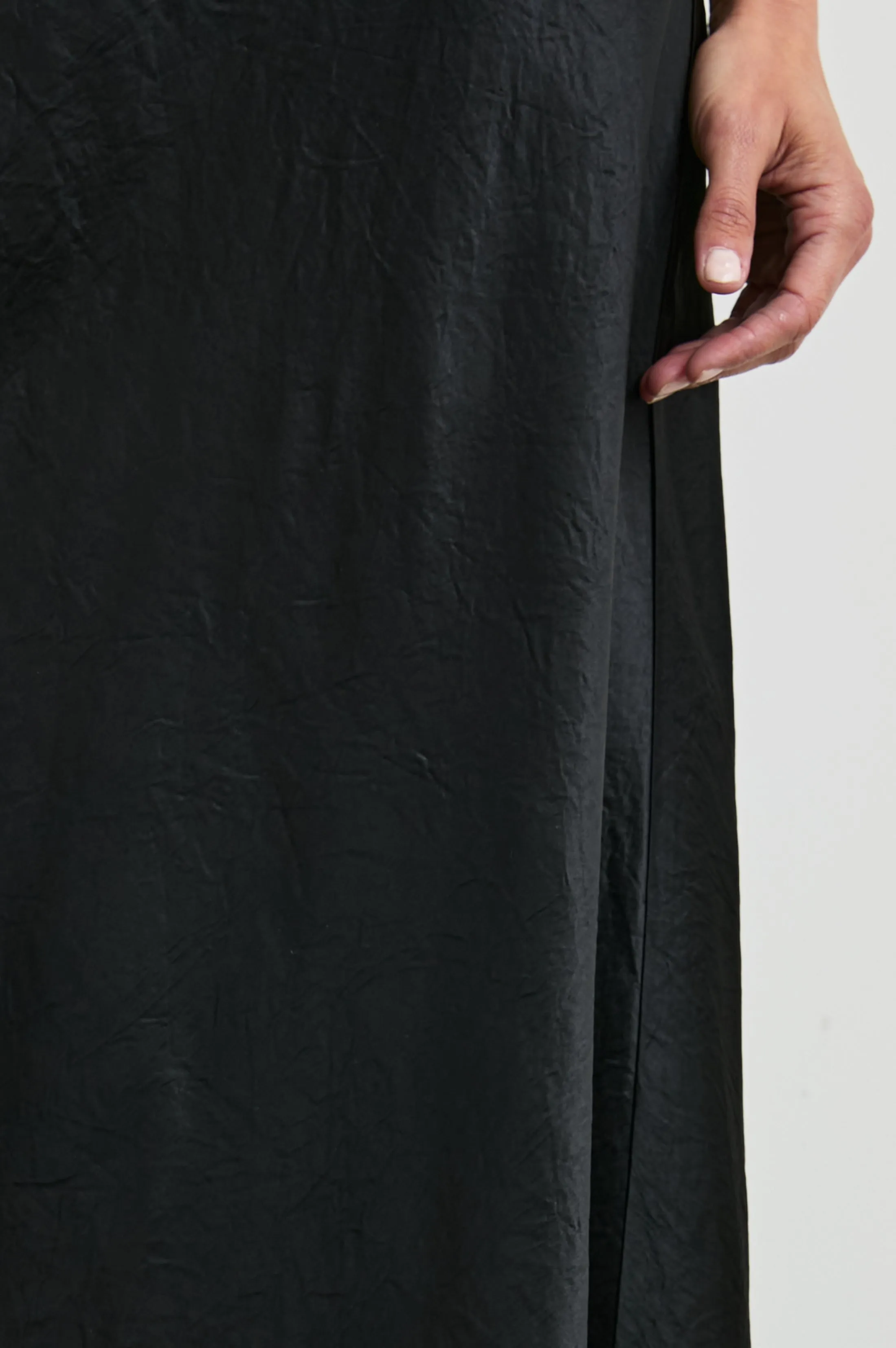 ROMINA SKIRT - BLACK CRINKLE Rails