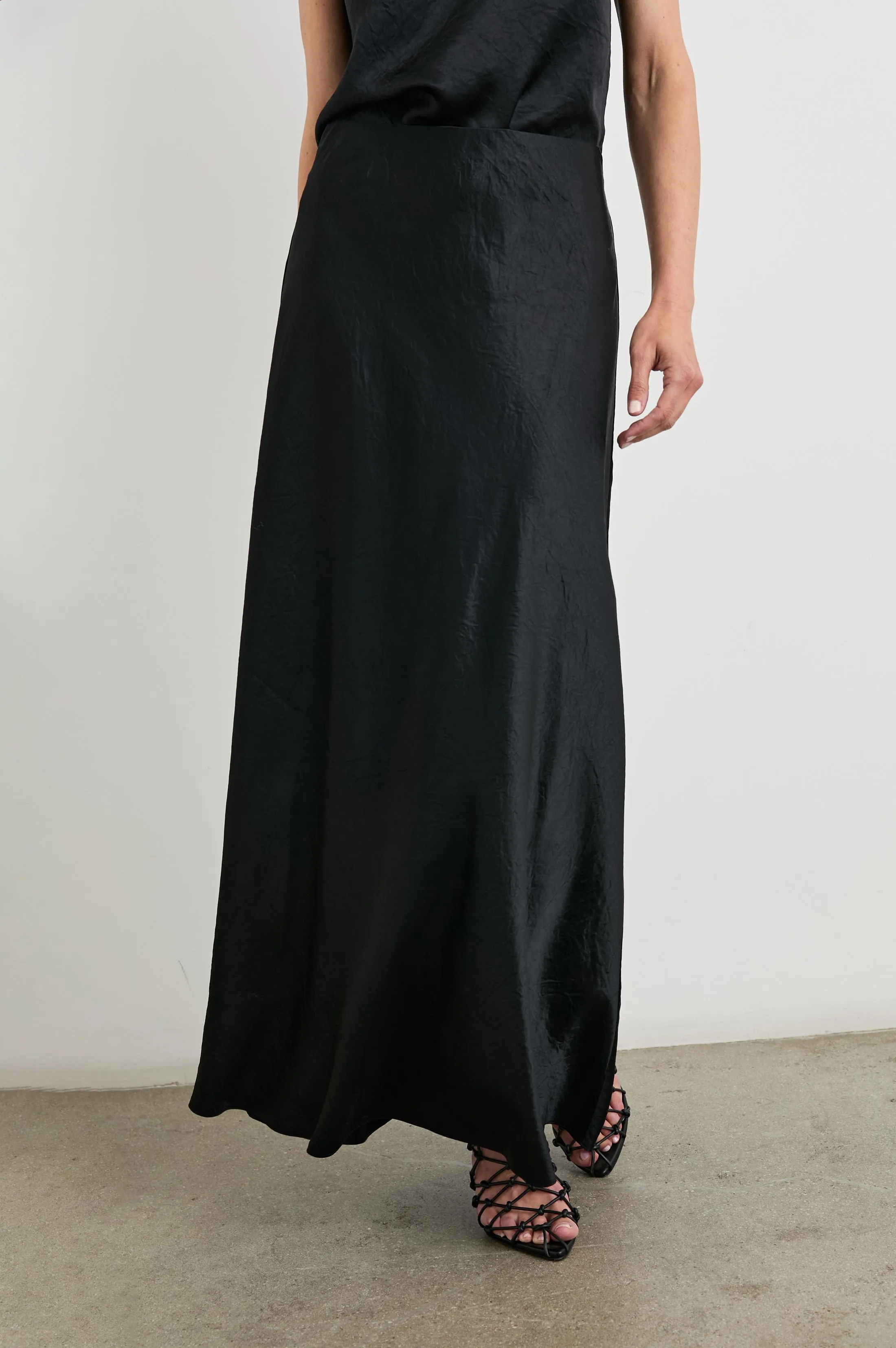ROMINA SKIRT - BLACK CRINKLE Rails